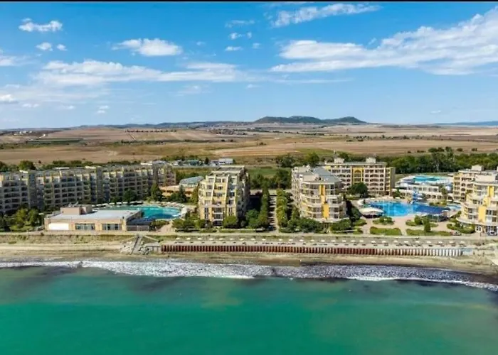 Midia Family Resort, *