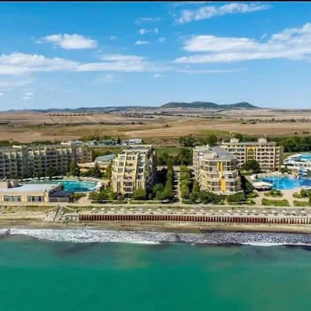 Midia Family Resort, *